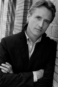 Лайнас Роуч (Linus Roache)