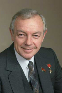 Кирилл Лавров