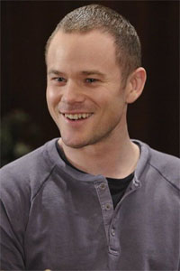 Аарон Эшмор (Aaron Ashmore)