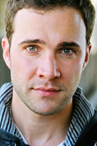 Джил МакКинни (Gil McKinney)
