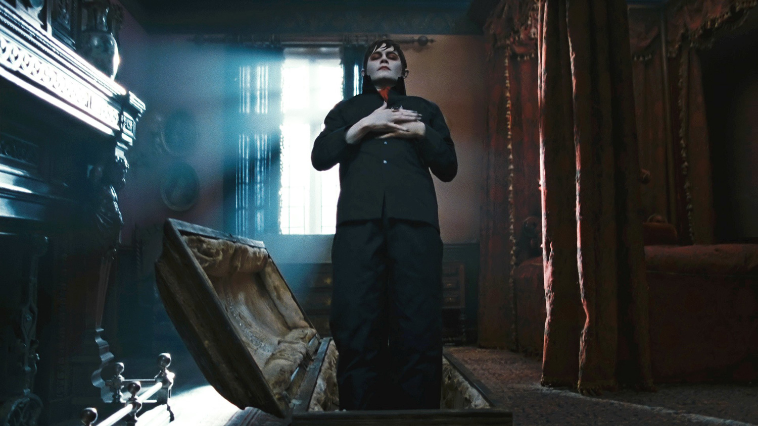 Фильм Мрачные тени (2012). Кадр N23115