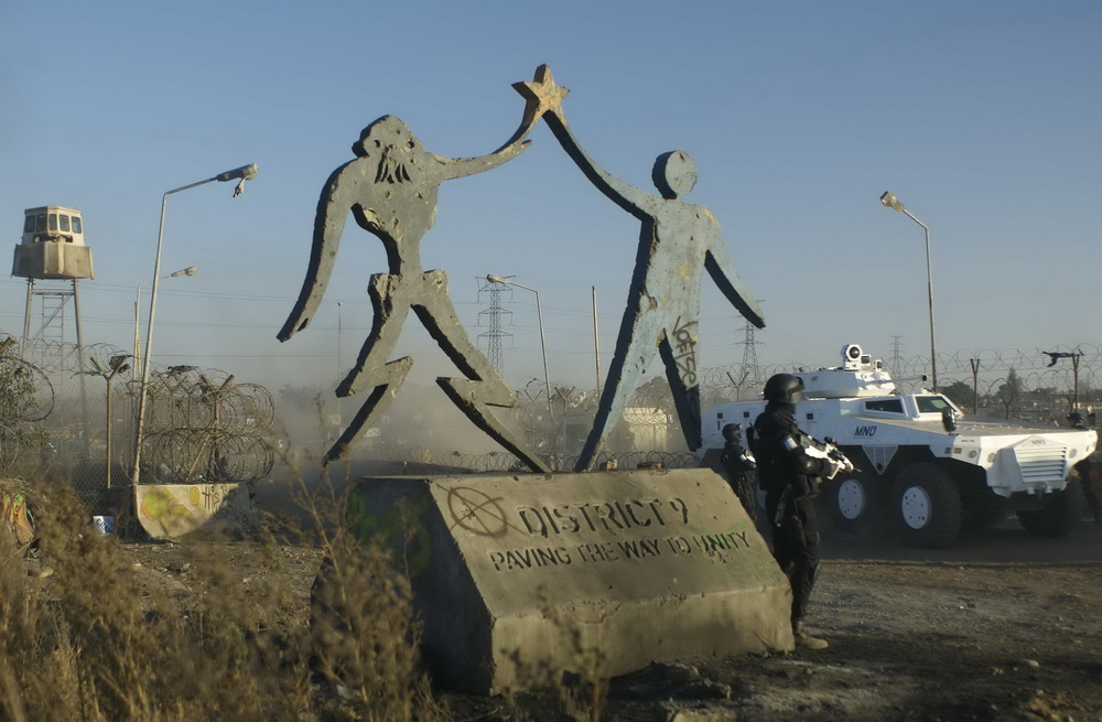Фильм Район №9 (2009). Кадр N25150