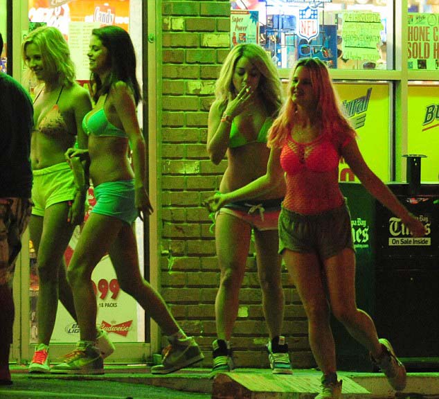 Фильм Отвязные каникулы (2012). Кадр N31297