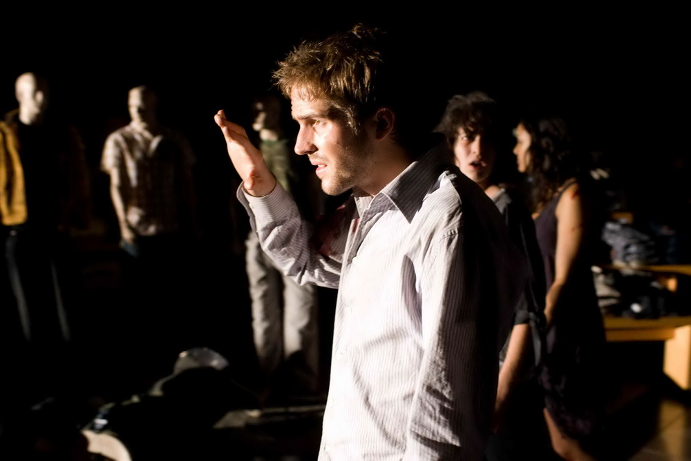 Фильм Монстро (2008). Кадр N33655