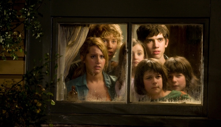 Фильм Пришельцы на чердаке (2009). Кадр N36530