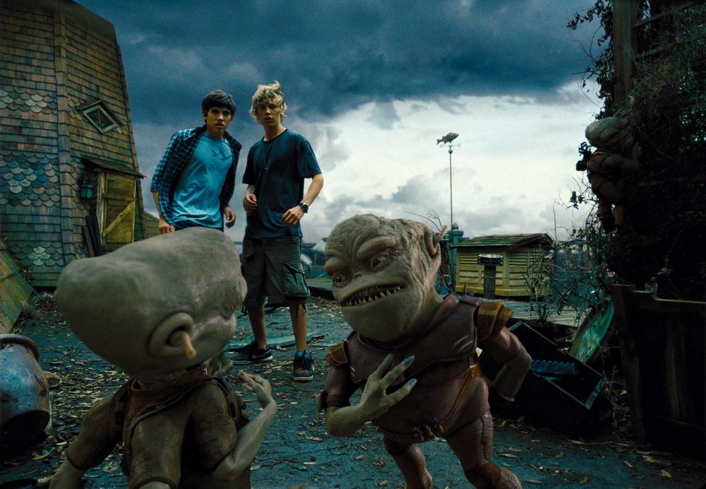 Фильм Пришельцы на чердаке (2009). Кадр N36544