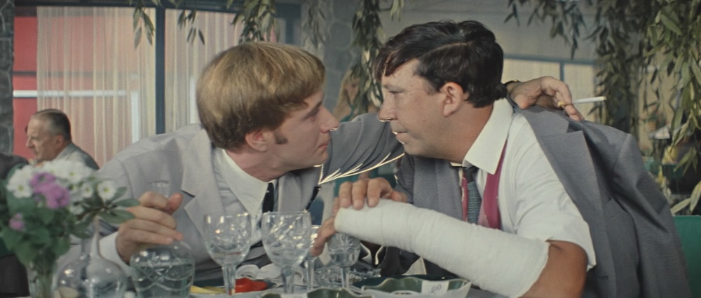 Фильм Бриллиантовая рука (1968). Кадр N38187