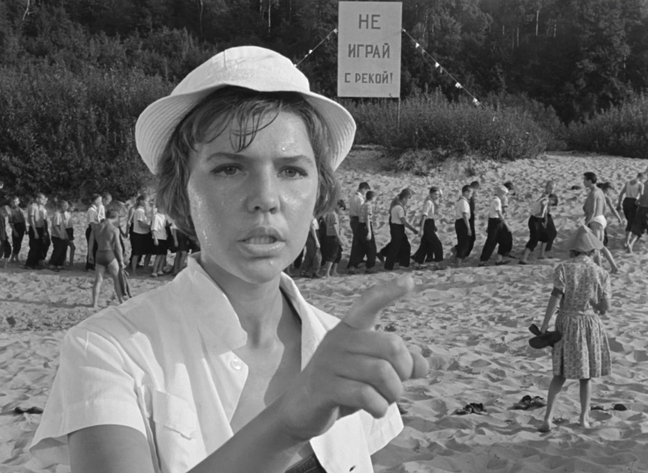 Фильм Добро пожаловать, или посторонним вход воспрещен (1964). Кадр N60264