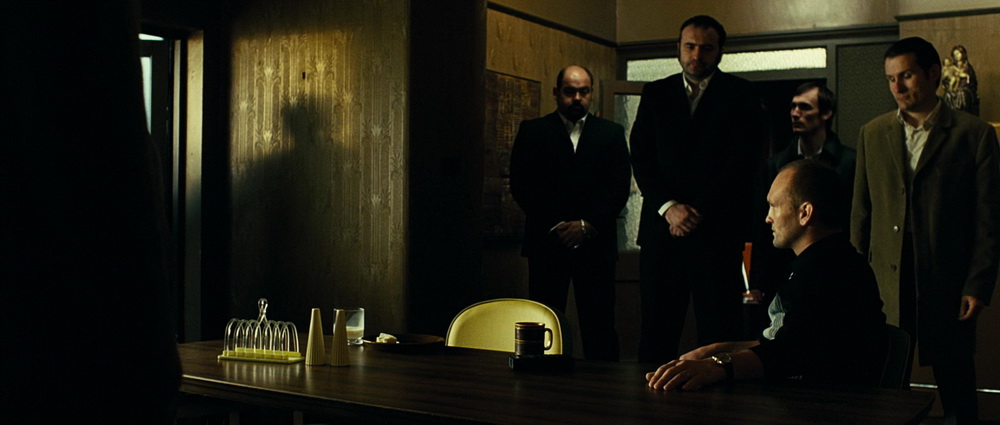 Фильм Револьвер (2005). Кадр N72242