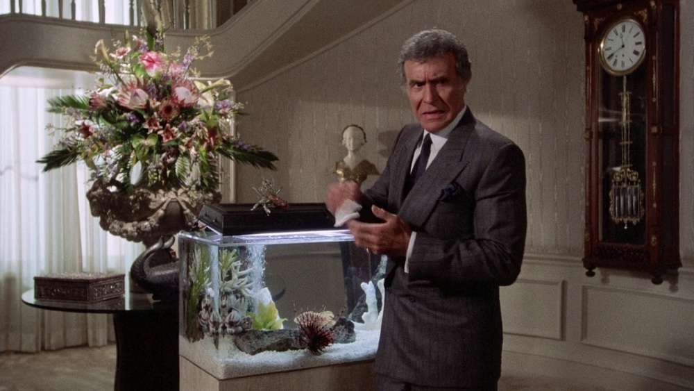 Фильм Голый пистолет (1988). Кадр N80289
