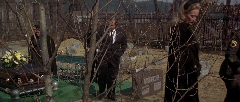 Фильм Охотник на оленей (1978). Кадр N86402