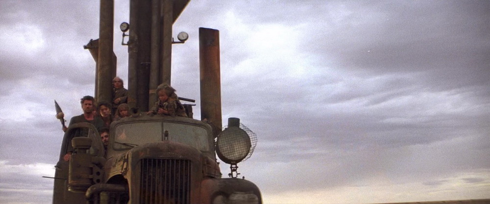 Фильм Безумный Макс 3: Под куполом грома (1985). Кадр N89454