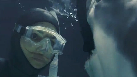 Дублированный трейлер фильма "Заклинательница акул"