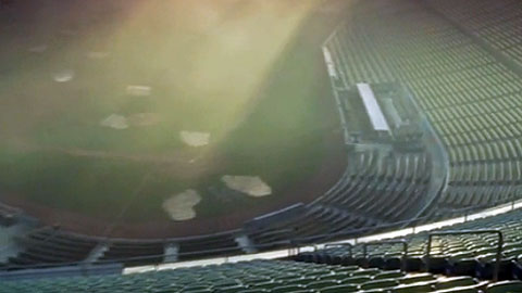 Кинг Конг наследил на стадионе  Dodger Stadium