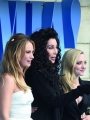 Лили Джеймс, Шер и Аманда Сэйфрид на премьере фильма "Mamma Mia! 2" в Лондоне