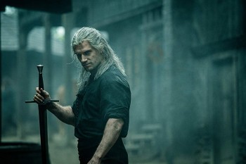 Лиам Хемсворт заменит Генри Кавилла в сериале "Ведьмак"